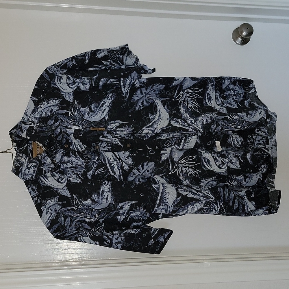 Button down short sleeve shirt